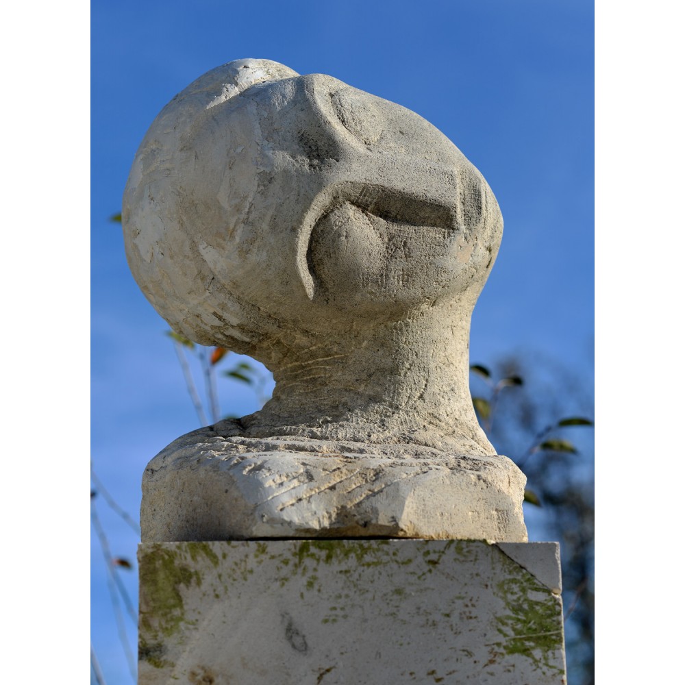 Portret de femeie I - sculptură în piatră, artist Liviu Bumbu