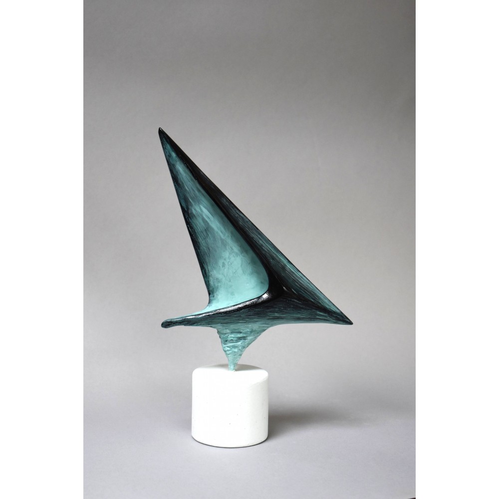 Zbor geometric - sculptură în lut ars, artist Petru Leahu Zbor geometric - sculptură în lut ars, artist Petru Leahu